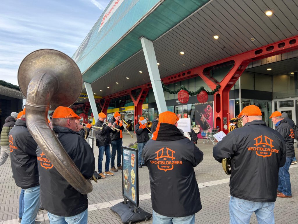 Maxis Muiden Sinterklaas dweilorkest