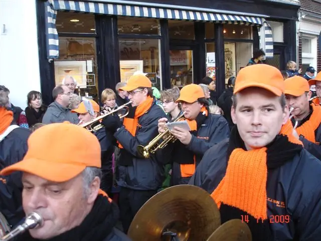 Intocht Weesp in de Slijkstraat 