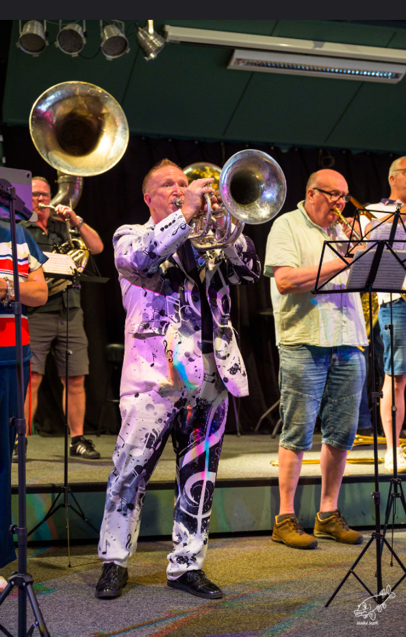 Zomerfeest met dweilorkest in Weesp
